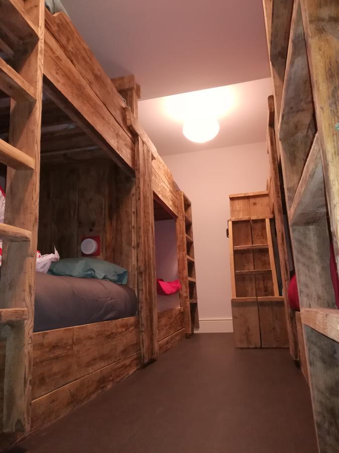 Ty Glyndwr Bunkhouse, Bar And Cafe Vandrehjem Caernarfon Eksteriør billede