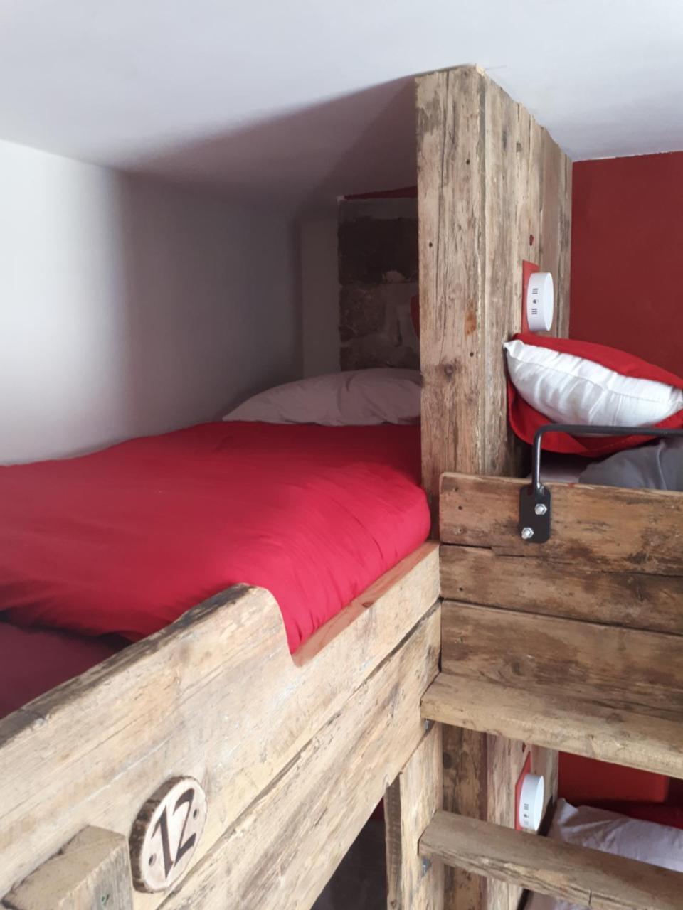Ty Glyndwr Bunkhouse, Bar And Cafe Vandrehjem Caernarfon Eksteriør billede