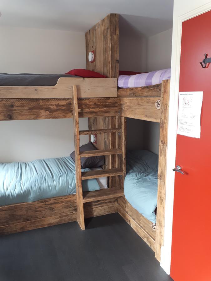 Ty Glyndwr Bunkhouse, Bar And Cafe Vandrehjem Caernarfon Eksteriør billede