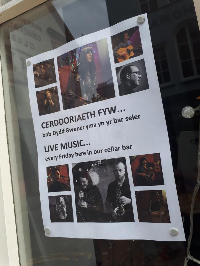 Ty Glyndwr Bunkhouse, Bar And Cafe Vandrehjem Caernarfon Eksteriør billede